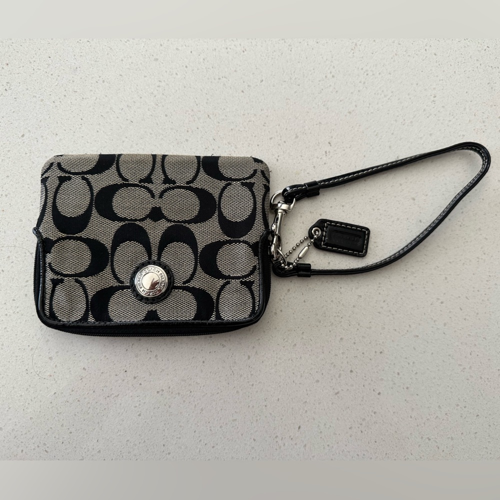 COACH WRISTLET LIKE NEW